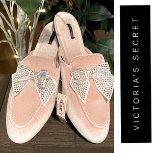 🆕 Victoria’s Secret Velvet Rhinestone Slippers